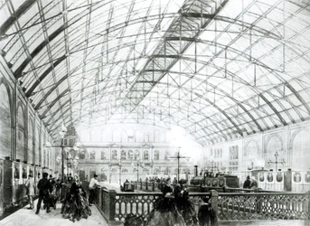 Intérieur de la gare de Charing Cross, gravé par les frères Kell, c.1864